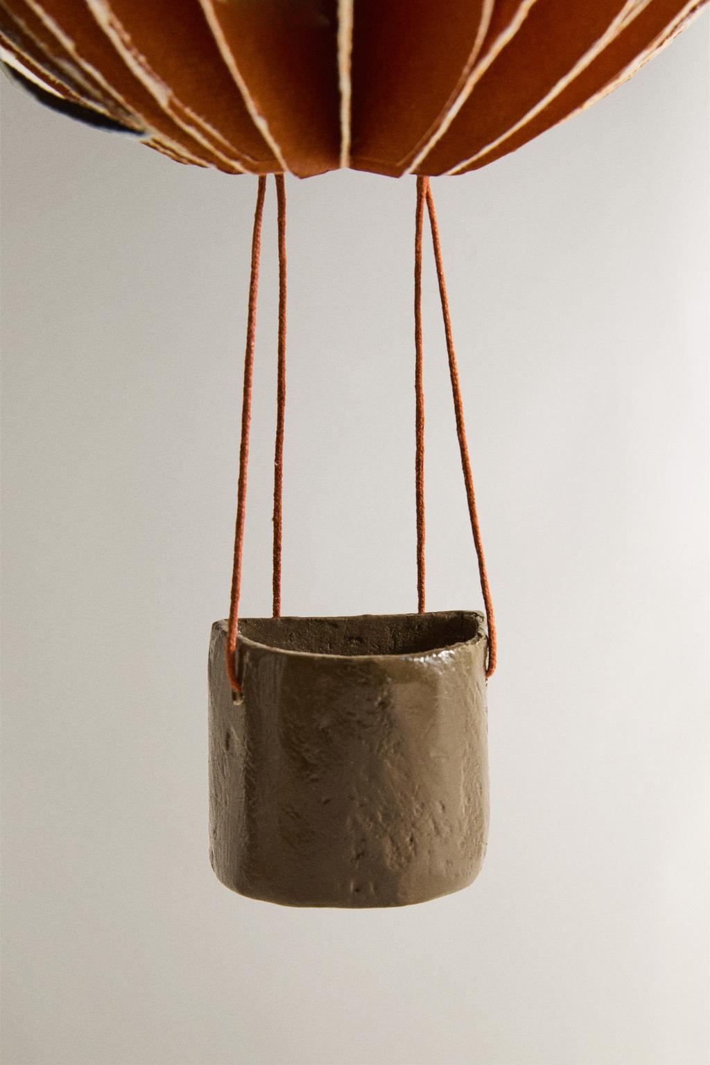 Бумажный декоративный шар на стену (16 см) с разноцветными полосками