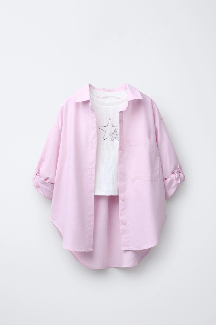 КОМПЛЕКТ: РУБАШКА ИЗ ПОПЛИНА И ФУТБОЛКА СО СТРАЗАМИ