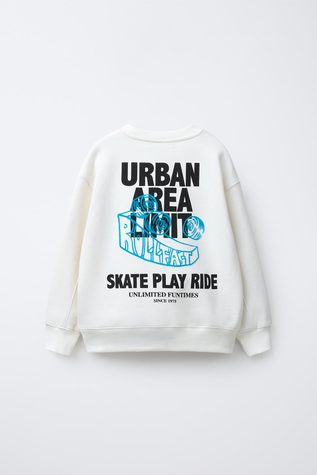 ТОЛСТОВКА С РЕЛЬЕФНОЙ НАДПИСЬЮ