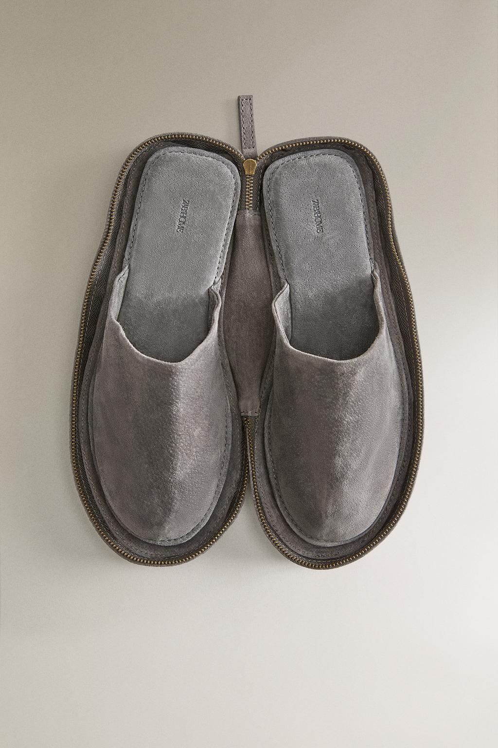 Кожаные тапочки в чехле