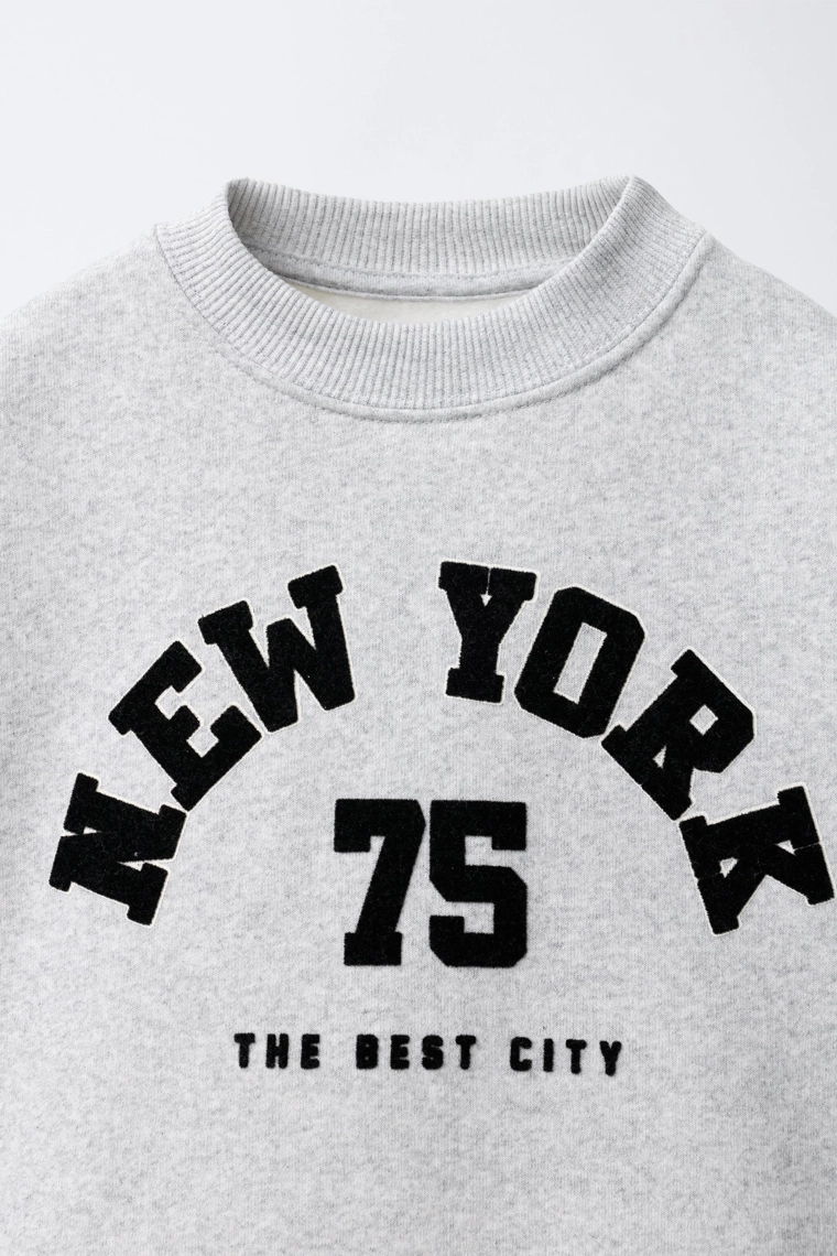 ТОЛСТОВКА С РЕЛЬЕФНОЙ НАДПИСЬЮ