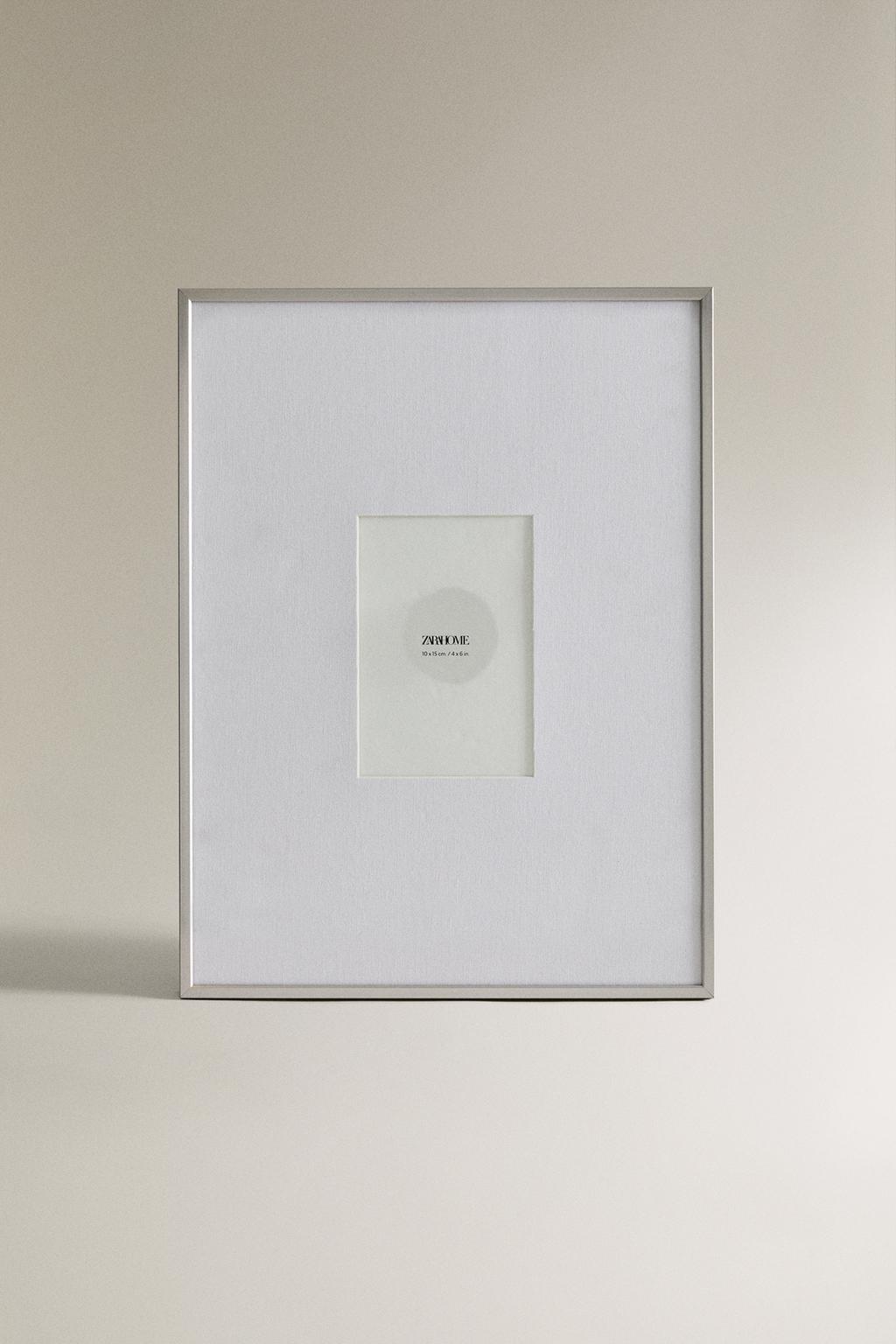 Серебряная металлическая рамка для фотографий