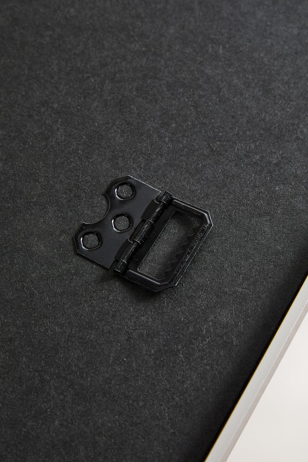 Серебряная металлическая рамка для фотографий