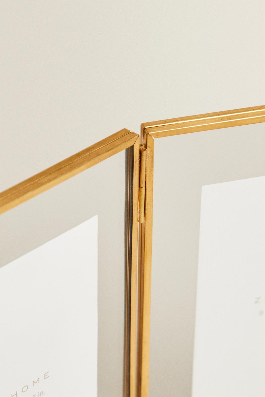 Фоторамка с двойным золотистым каркасом