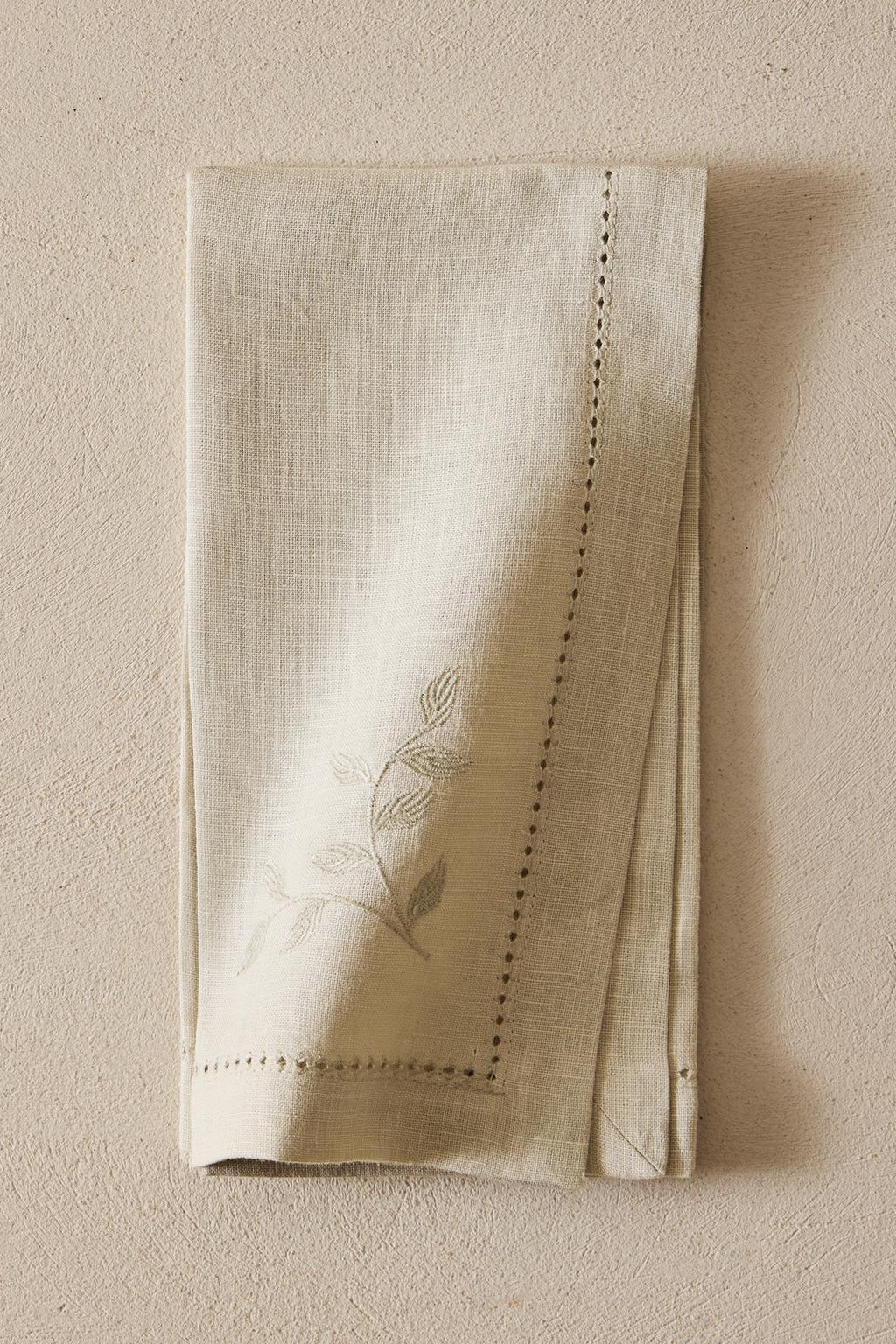 Салфетка из льна с вышитыми цветочными мотивами (набор из 2)