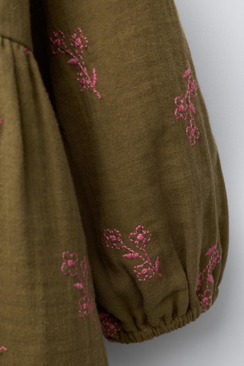 ПЛАТЬЕ С ВЫШИТЫМИ ЦВЕТАМИ