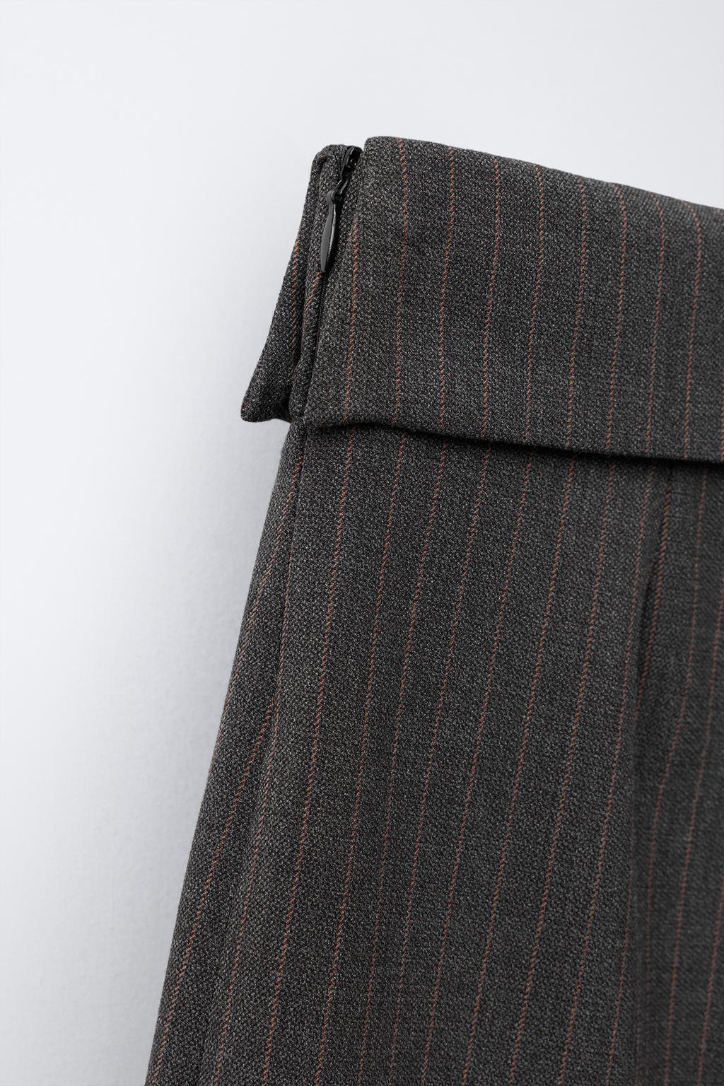 БРЮКИ В ТОНКУЮ ПОЛОСКУ С ЗАВЯЗКАМИ