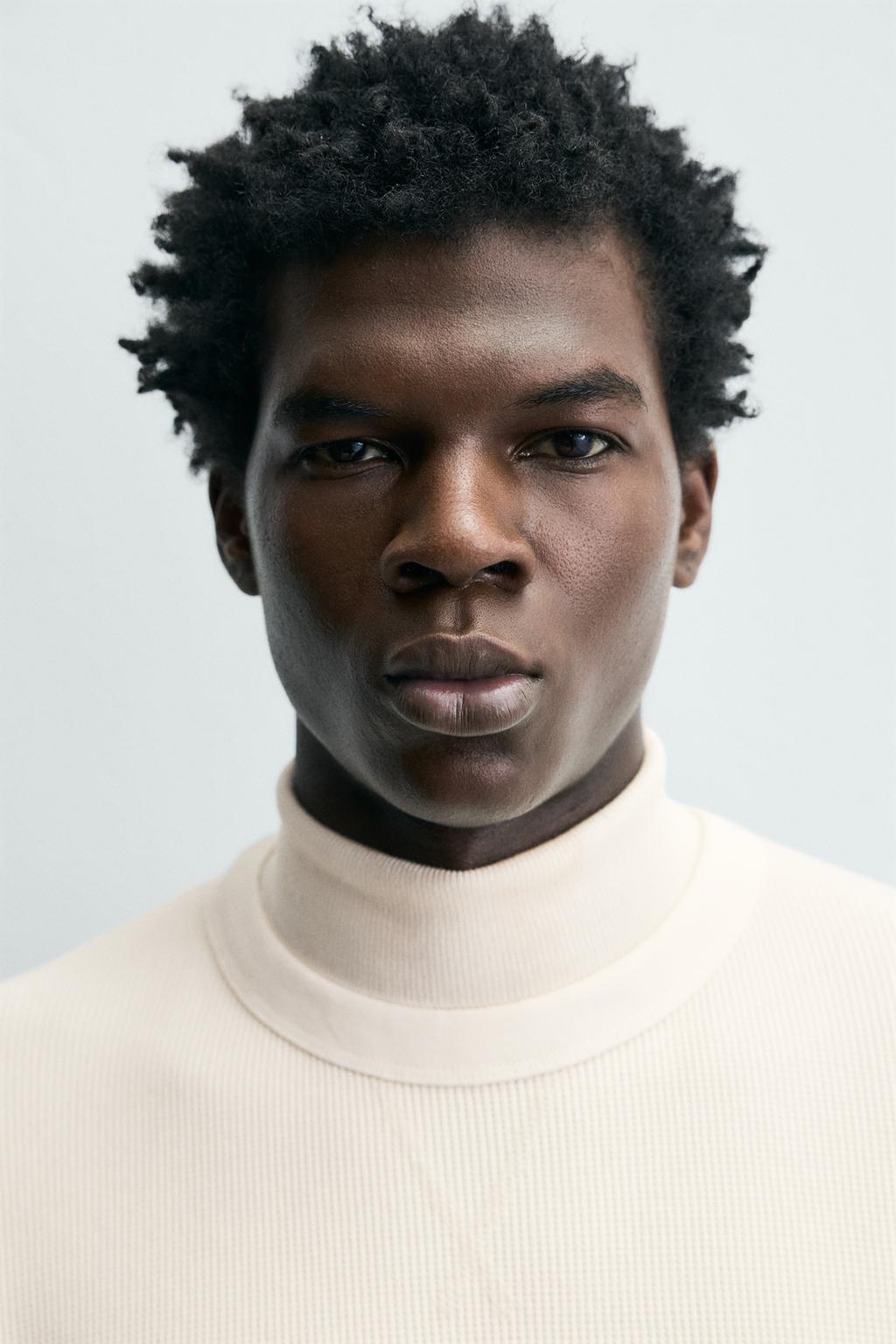 ФУТБОЛКА ИЗ РЕЛЬЕФНОГО ТРИКОТАЖА