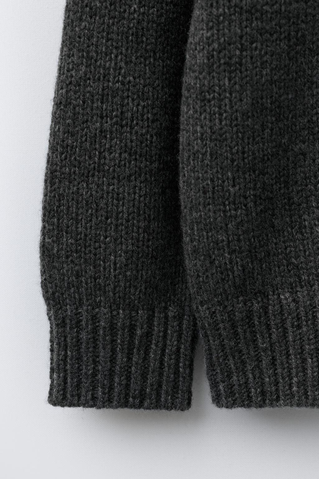 Джемпер с узором из войлока и вышитыми сердцами оленей