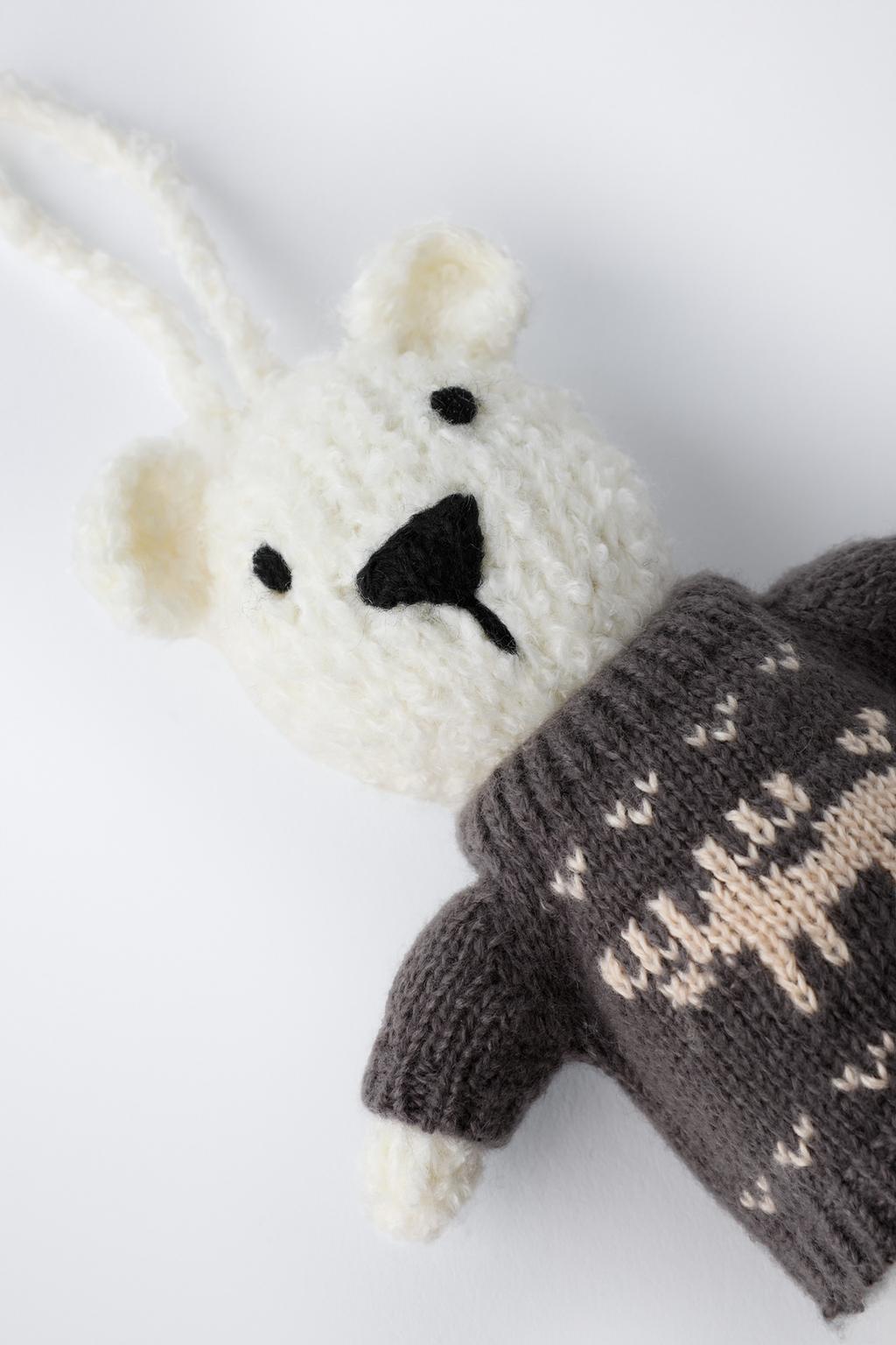 Вязаная игрушка-медведь