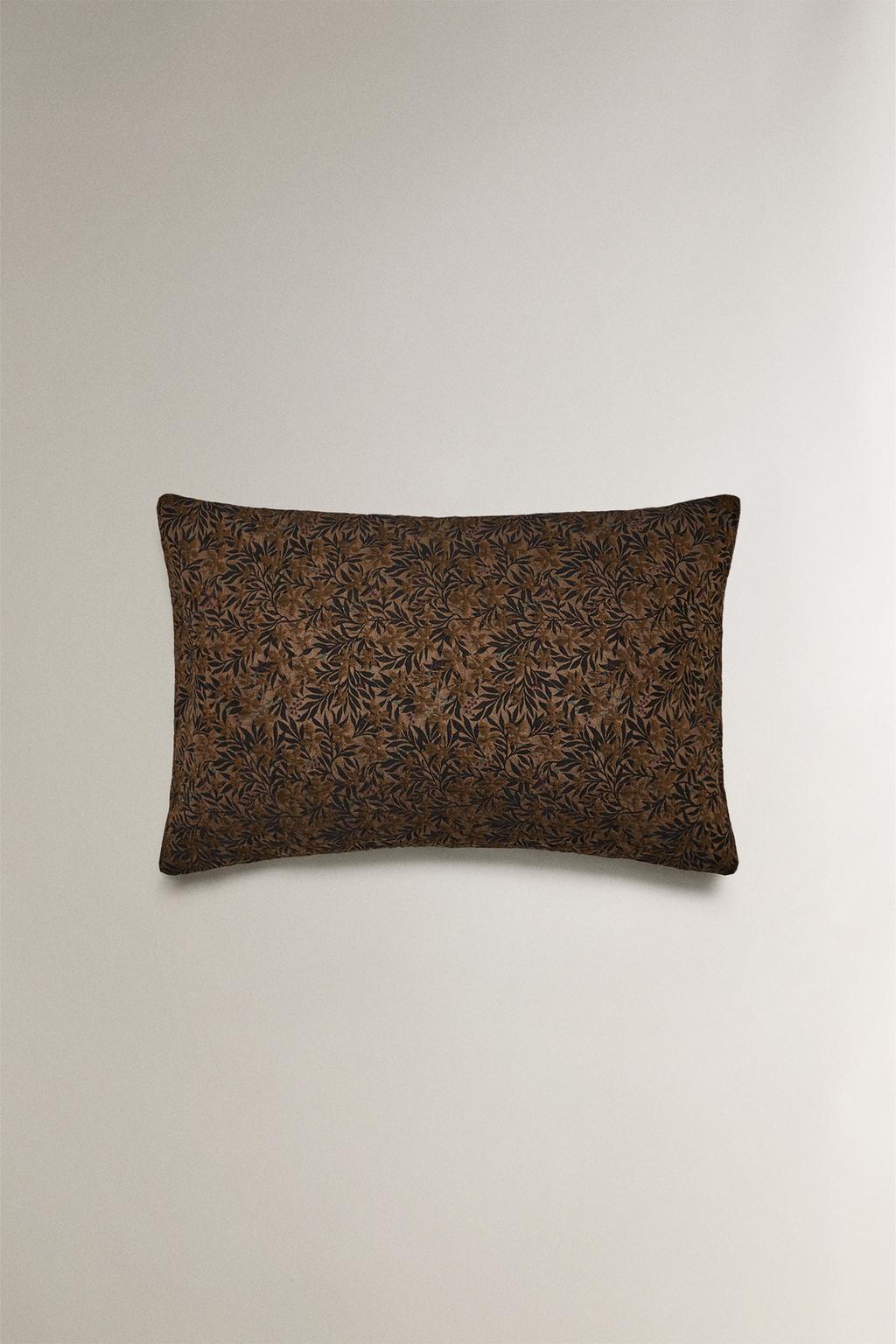 Подушка с цветочным узором