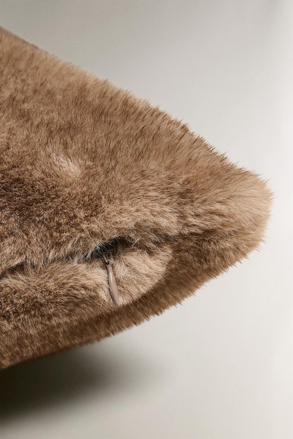 Чехол для подушки с искусственным мехом