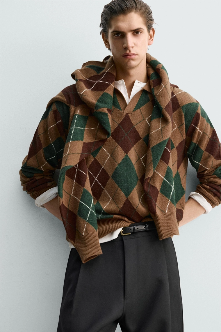 Поло из вязаного шерстяного полотна с узором в виде ромбов