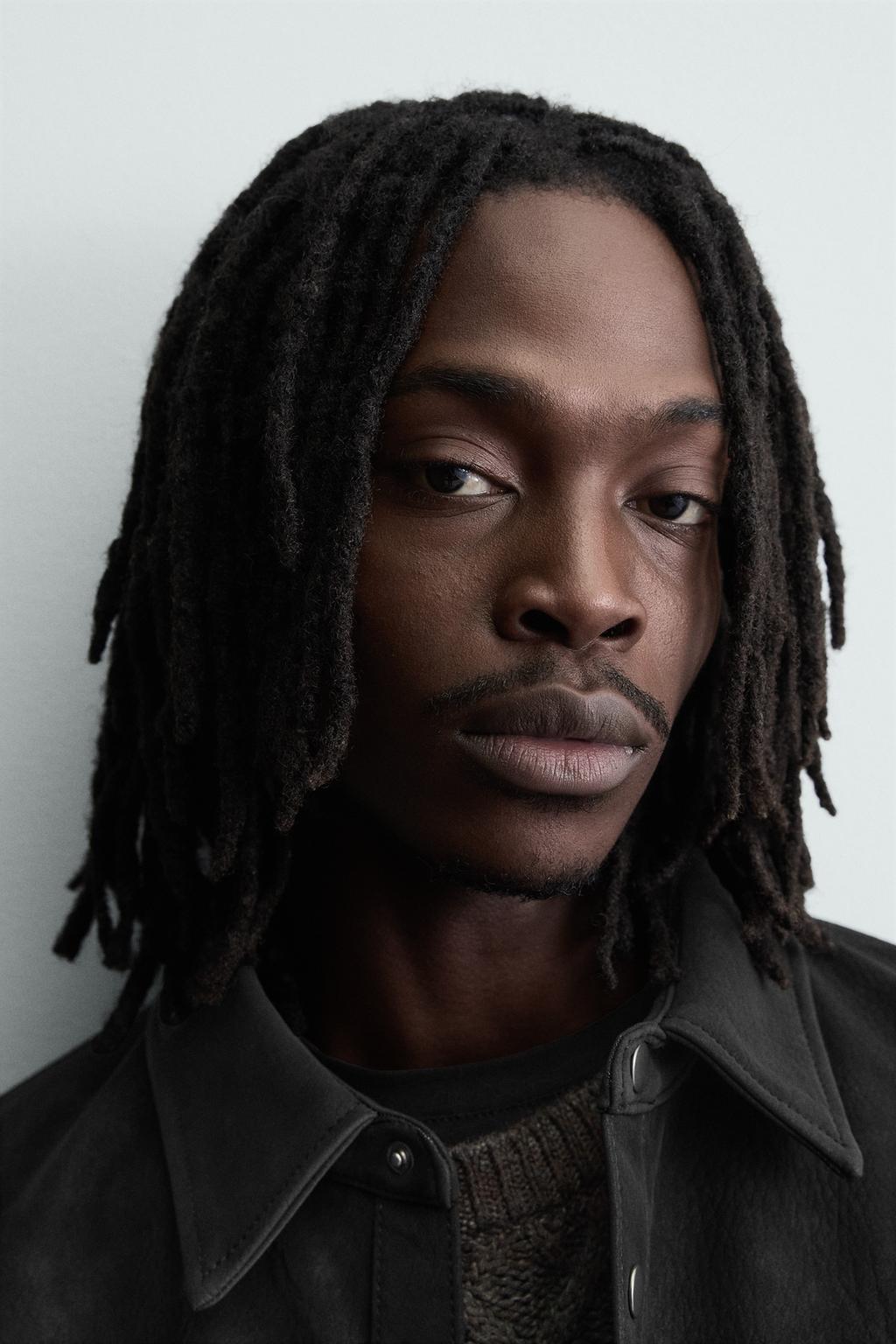 КУРТКА-РУБАШКА СВОБОДНОГО КРОЯ ИЗ ИСКУССТВЕННОЙ КОЖИ