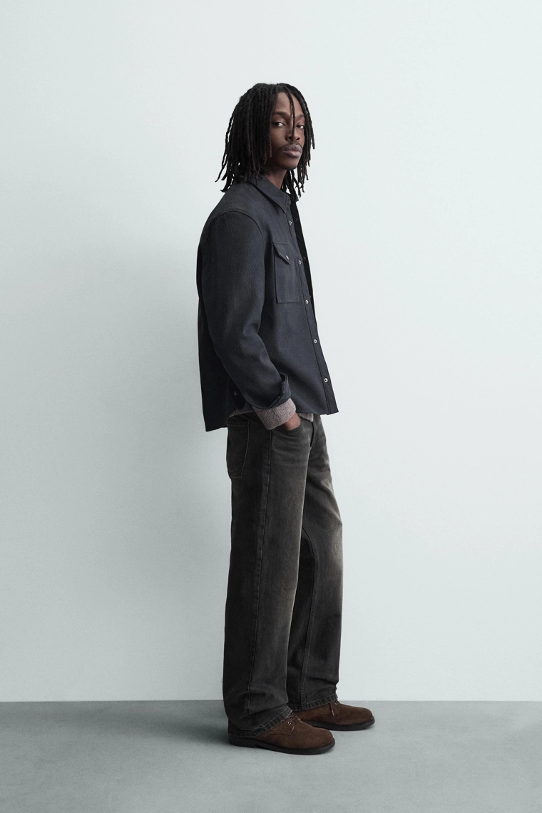 КУРТКА-РУБАШКА СВОБОДНОГО КРОЯ ИЗ ИСКУССТВЕННОЙ КОЖИ