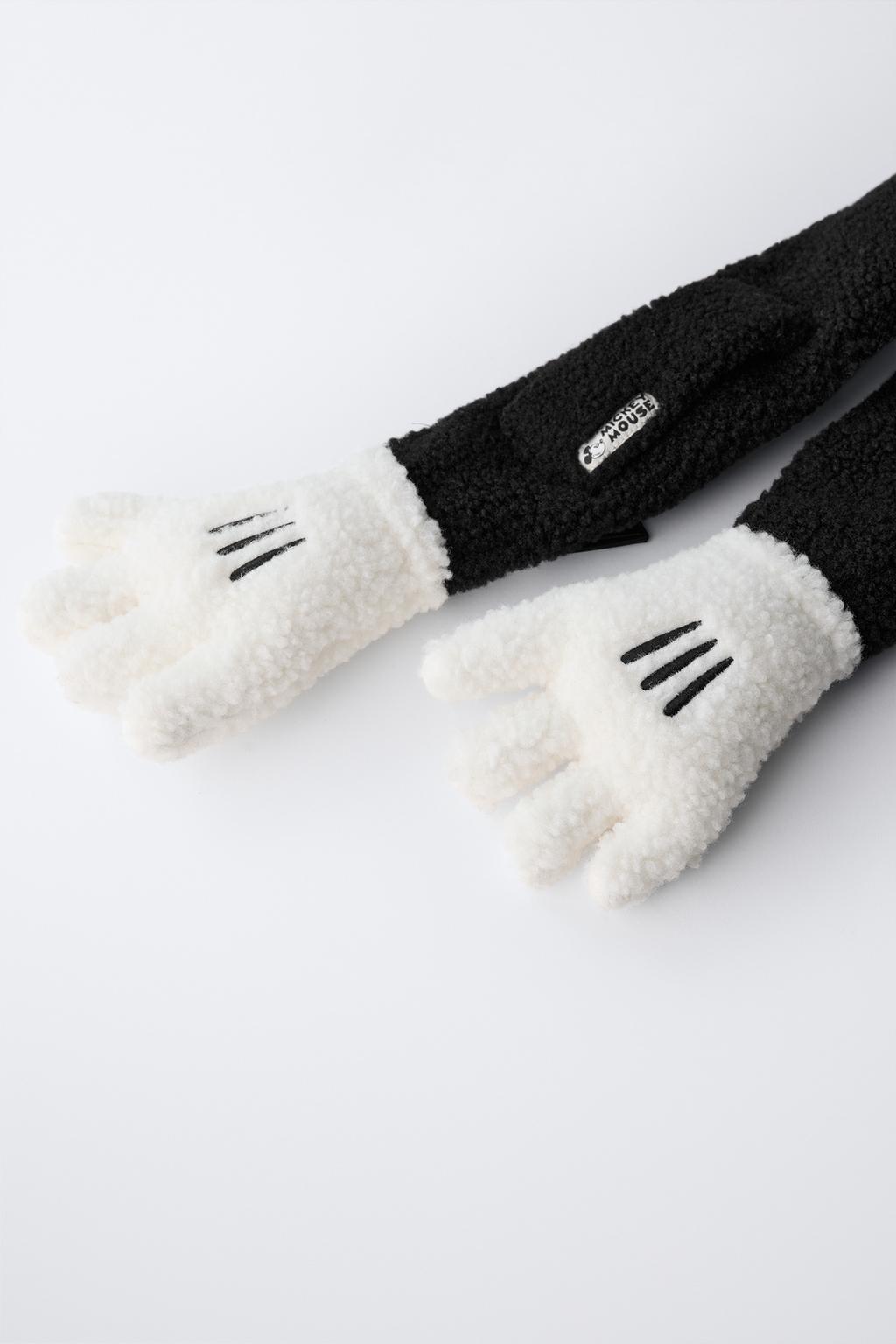 ШАРФ ИЗ ИСКУССТВЕННОЙ ОВЧИНЫ С РУКАМИ МИККИ МАУСА © DISNEY