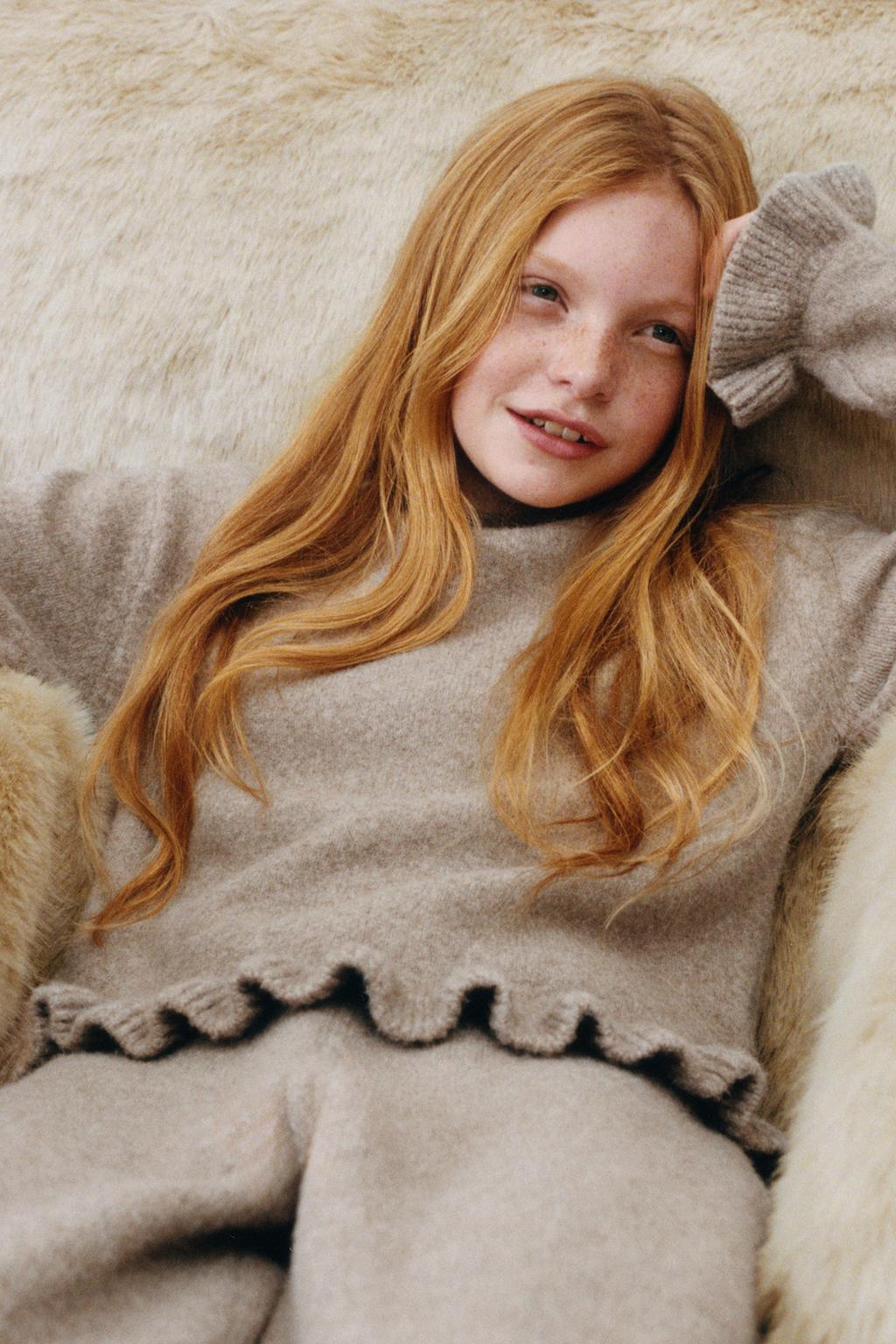 ВЯЗАНЫЙ ДЖЕМПЕР С ВОЛАНАМИ