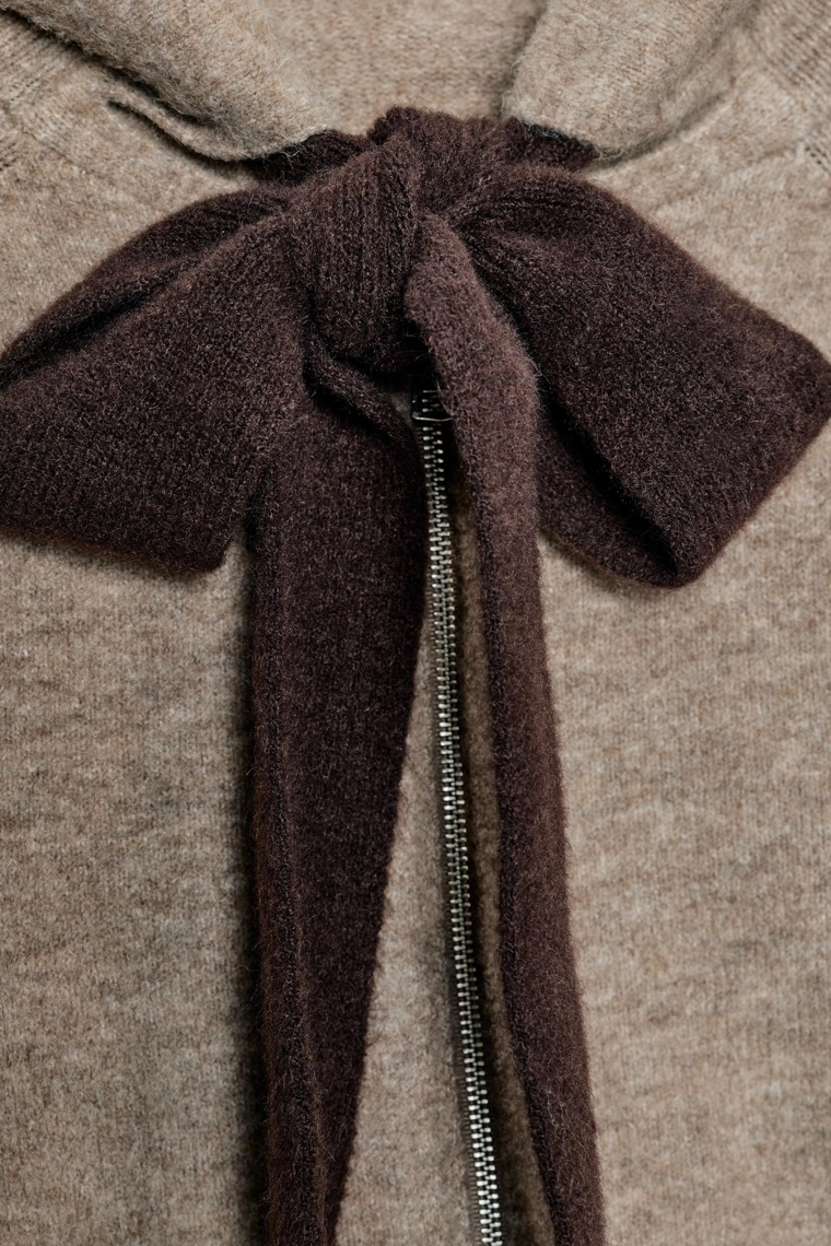 КАРДИГАН С КАПЮШОНОМ И ЗАВЯЗКАМИ