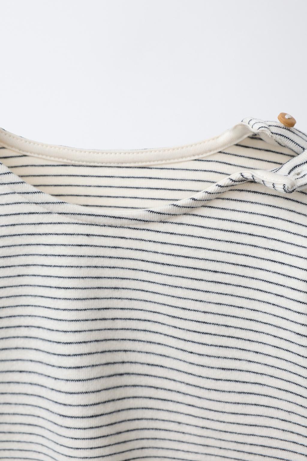 КОМПЛЕКТ ИЗ ФУТБОЛКИ И БРЮК В ПОЛОСКУ