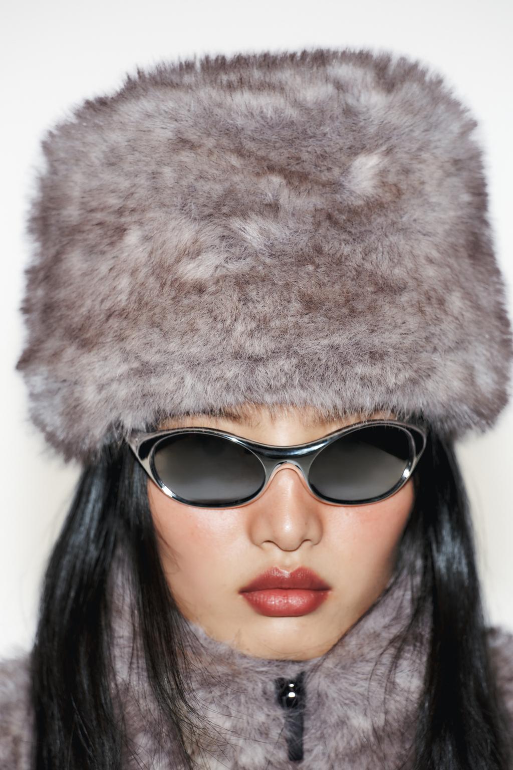 Короткое пальто с капюшоном из искусственного меха и технологией heiq xreflex™ из коллекции лыжной одежды