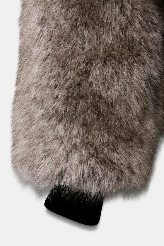 Короткое пальто с капюшоном из искусственного меха и технологией heiq xreflex™ из коллекции лыжной одежды