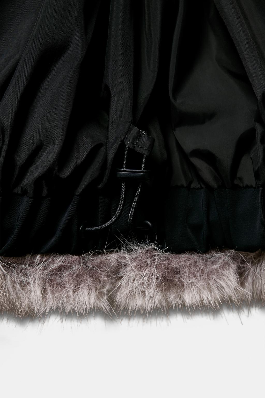 Короткое пальто с капюшоном из искусственного меха и технологией heiq xreflex™ из коллекции лыжной одежды