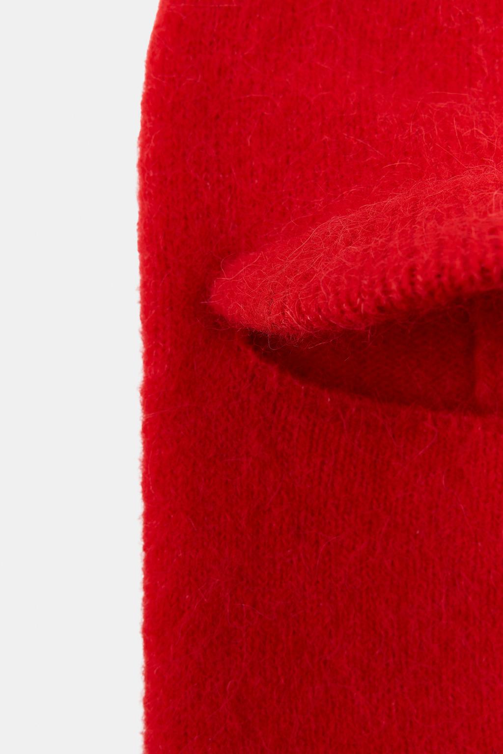 ОДНОТОННЫЙ КАПЮШОН С КОЗЫРЬКОМ