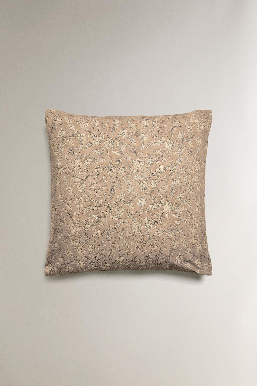 Наволочка с цветочным принтом