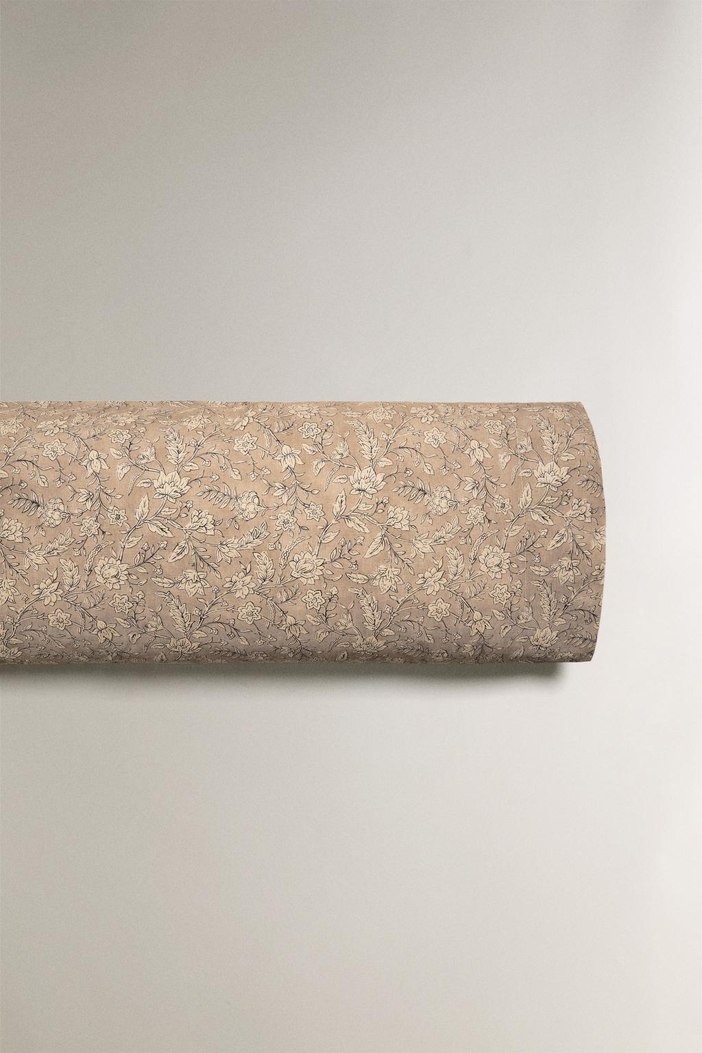 Наволочка с цветочным принтом