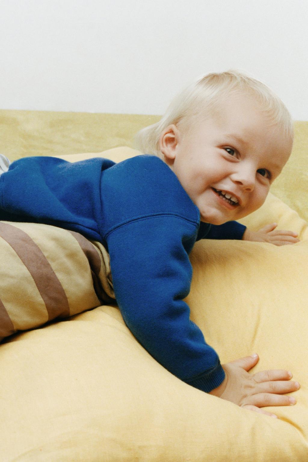 БРЮКИ BAGGY В ПОЛОСКУ С НАШИВКОЙ