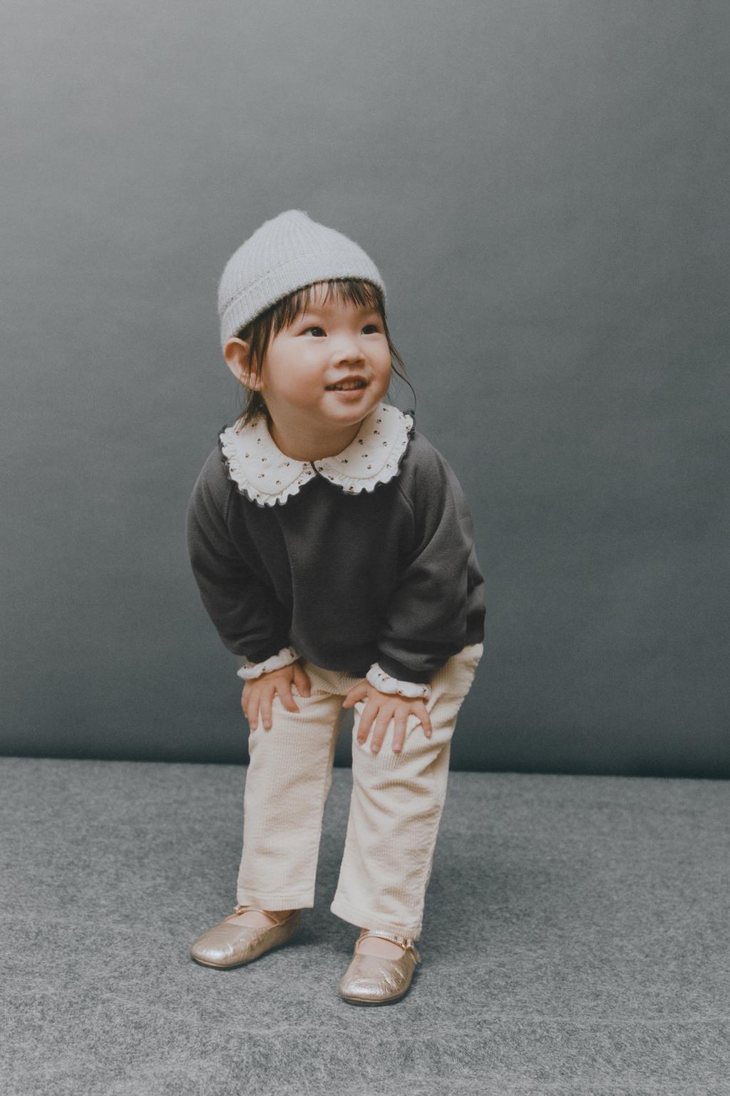 ФУТБОЛКА С ОТЛОЖНЫМ ВОРОТНИКОМ И ЦВЕТОЧНЫМ ПРИНТОМ