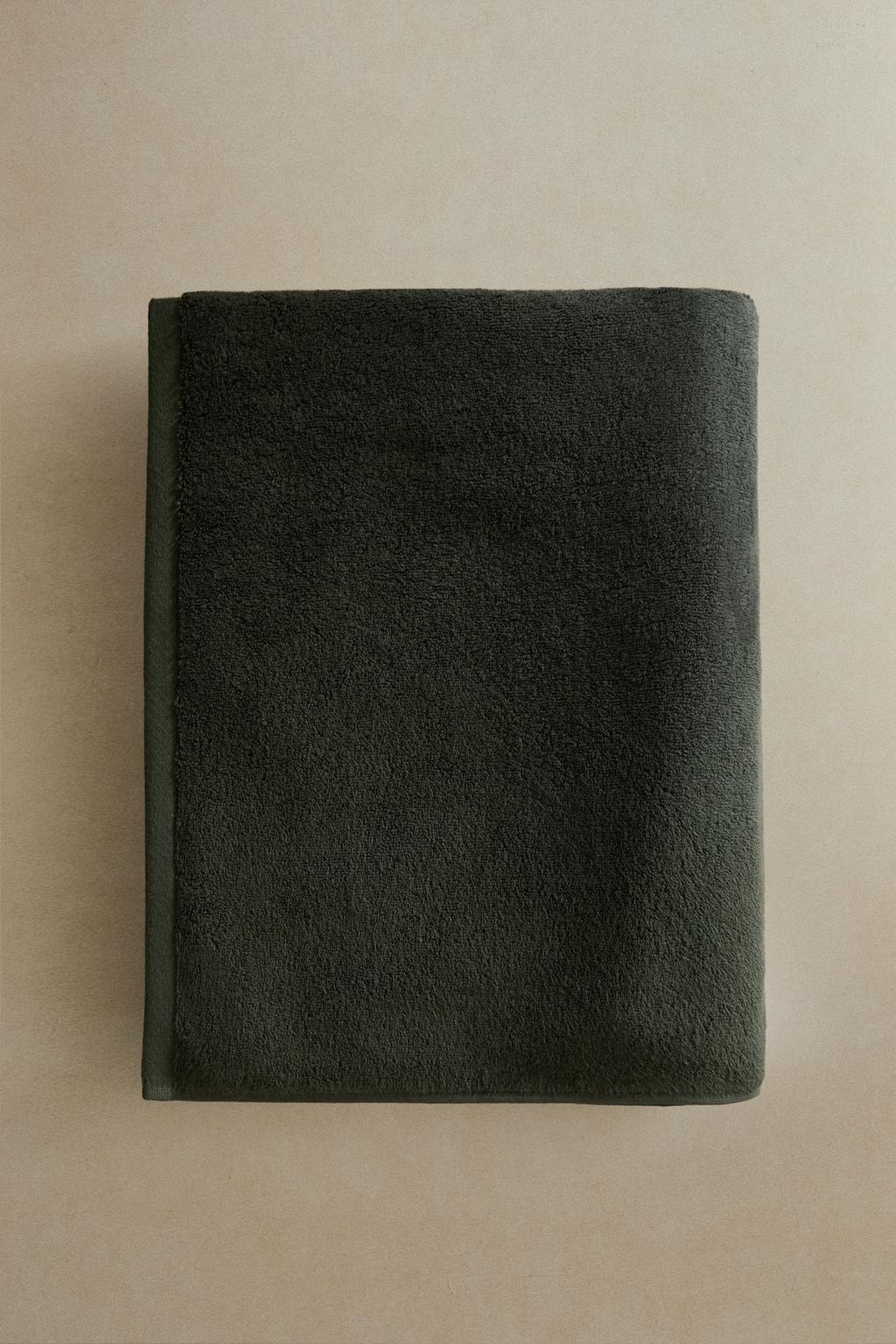 Цветное махровое ванночное полотенце