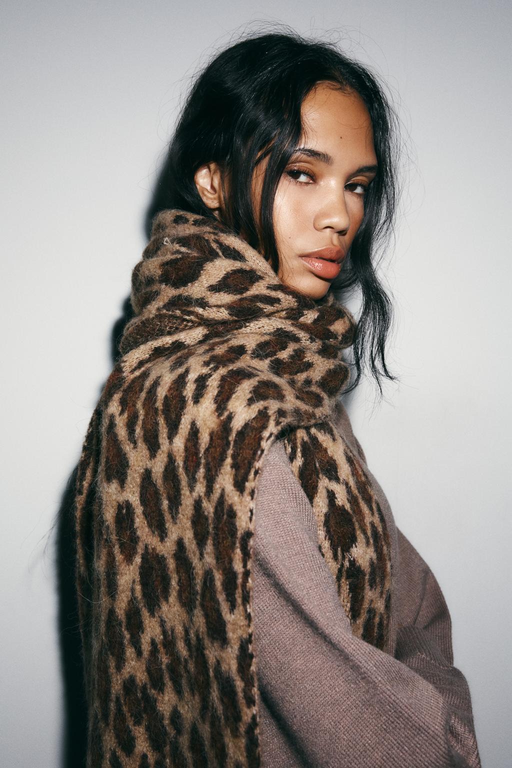 ТРИКОТАЖНЫЙ ШАРФ С АНИМАЛИСТИЧЕСКИМ ПРИНТОМ