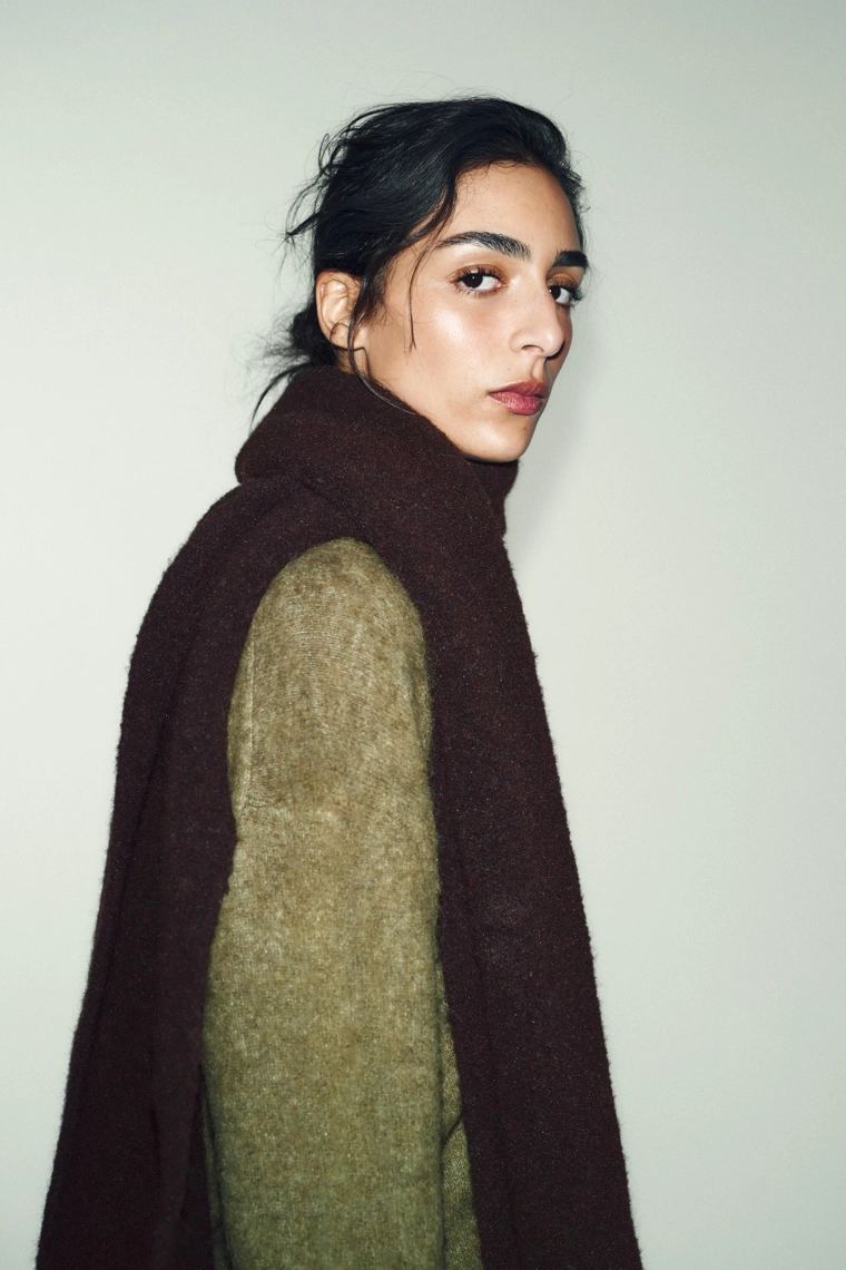 ТРИКОТАЖНЫЙ ШАРФ С ШЕРСТЬЮ И БАХРОМОЙ