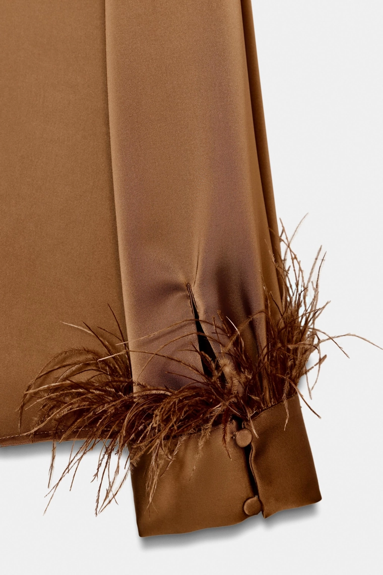 АТЛАСНАЯ БЛУЗА С ПЕРЬЯМИ