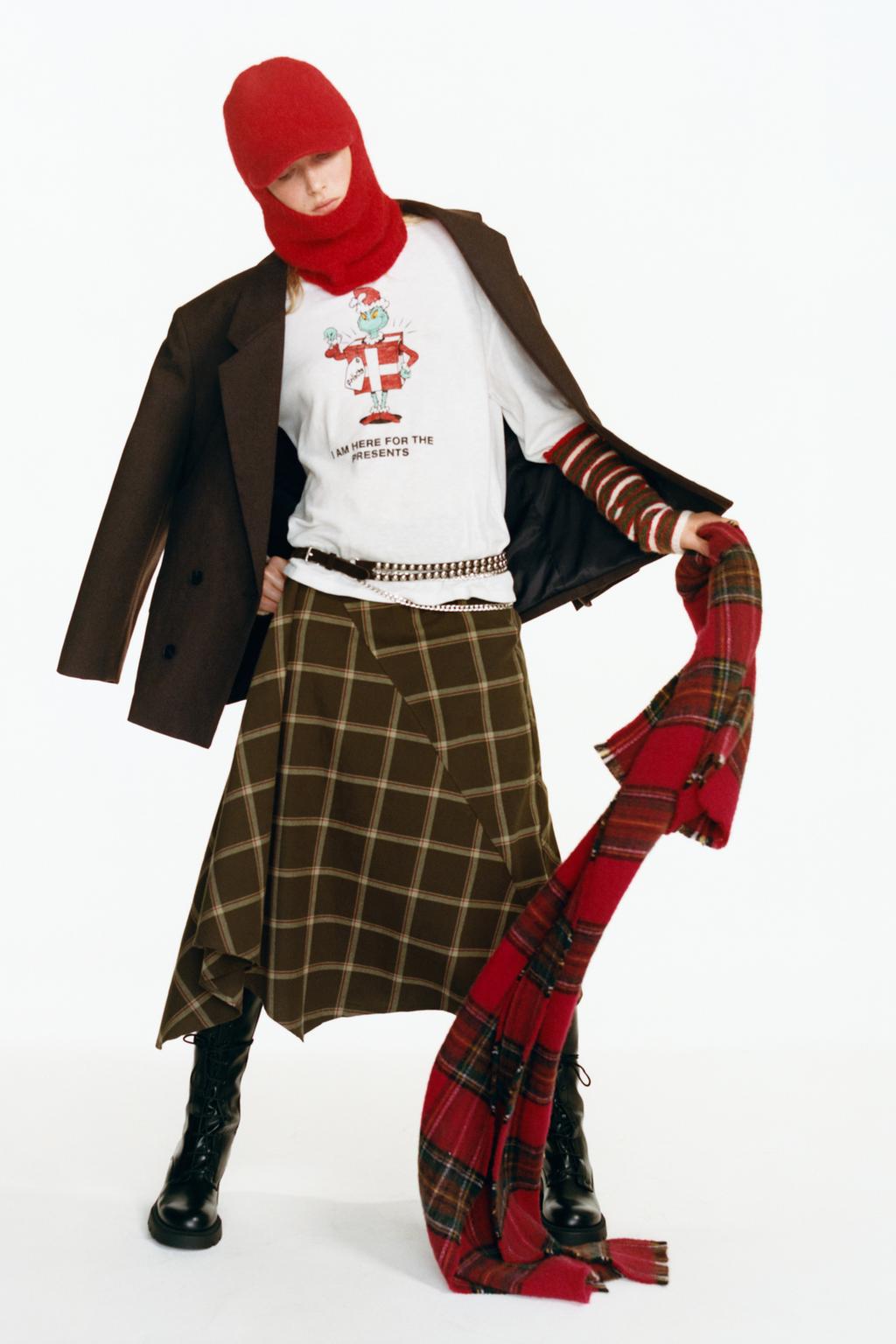 ДВУБОРТНЫЙ БЛЕЙЗЕР С ПОДПЛЕЧНИКАМИ