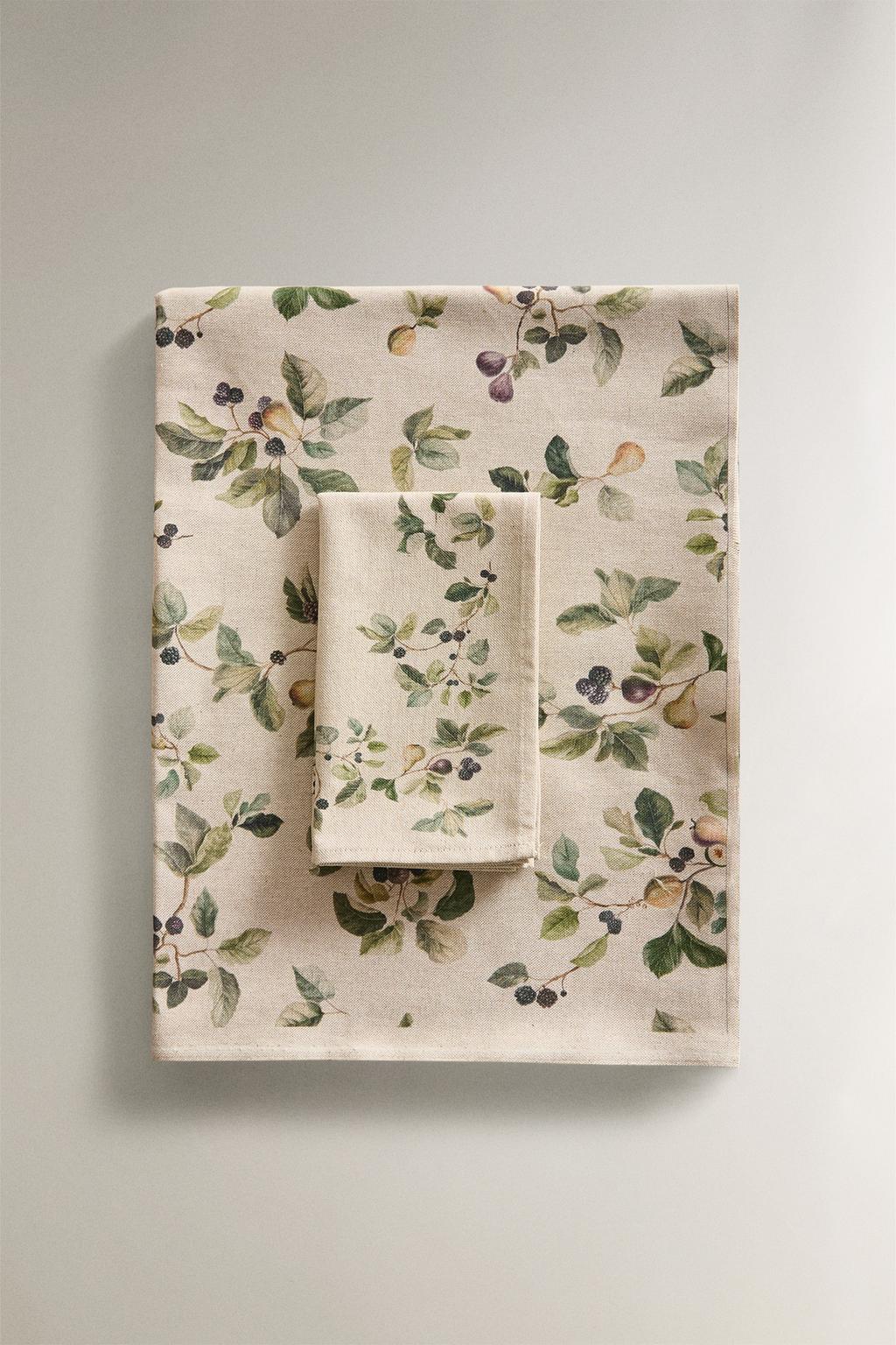 Скатерть с фруктовым принтом