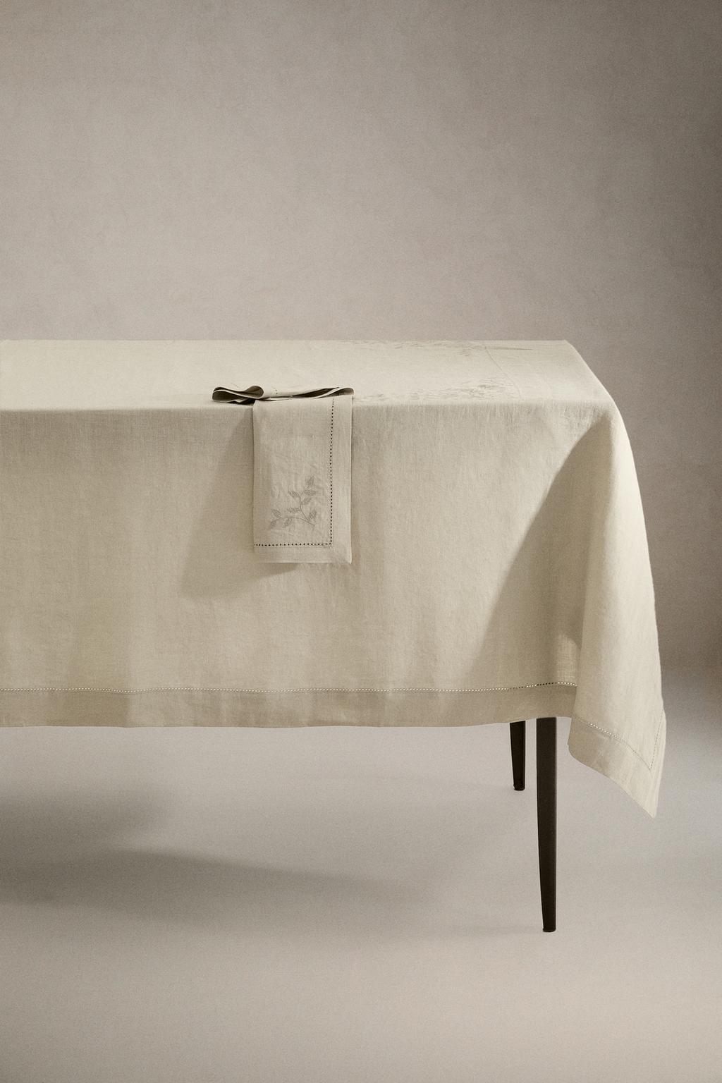 Льняной скатерть с цветочной вышивкой