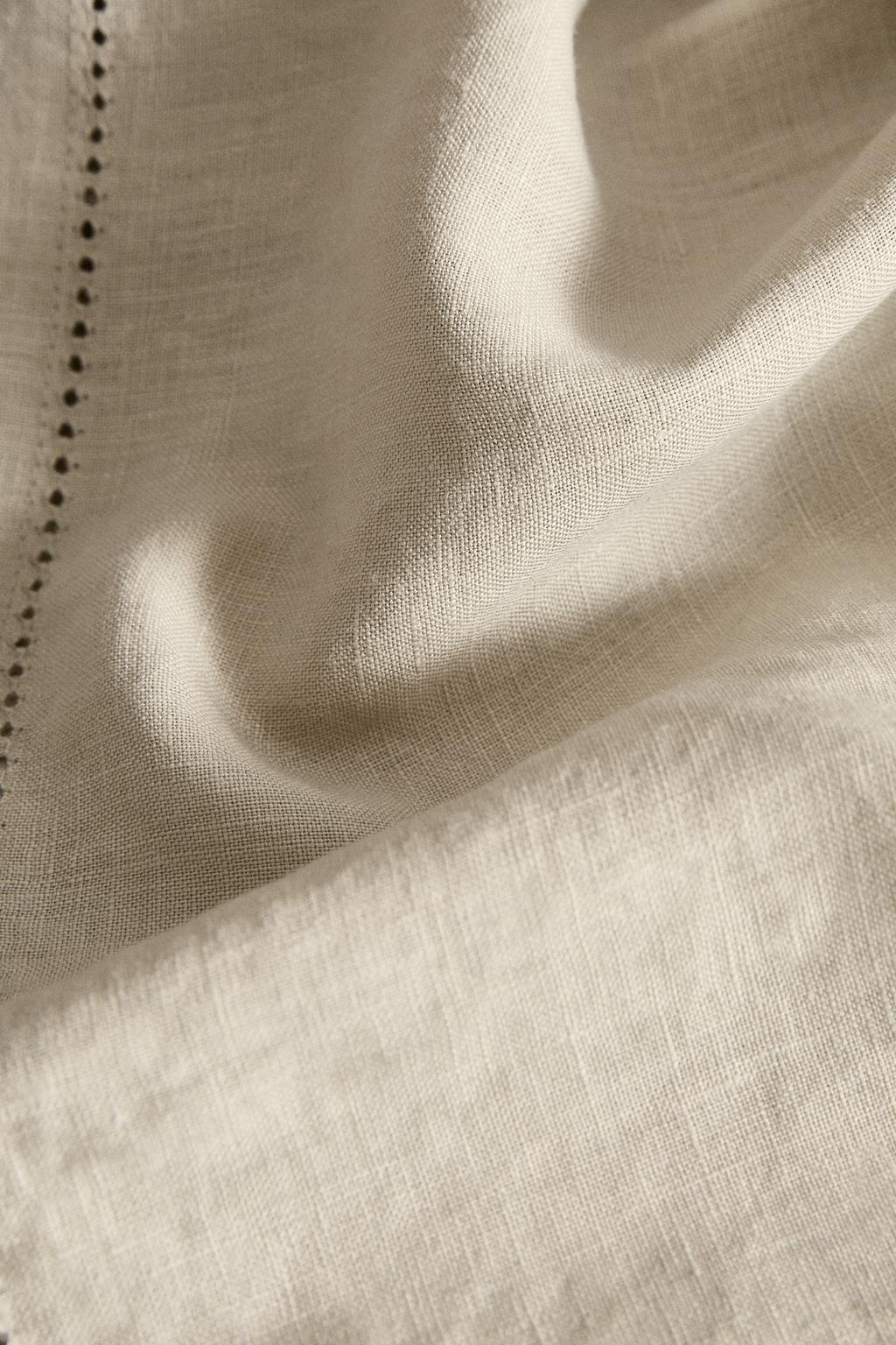 Льняной скатерть с цветочной вышивкой