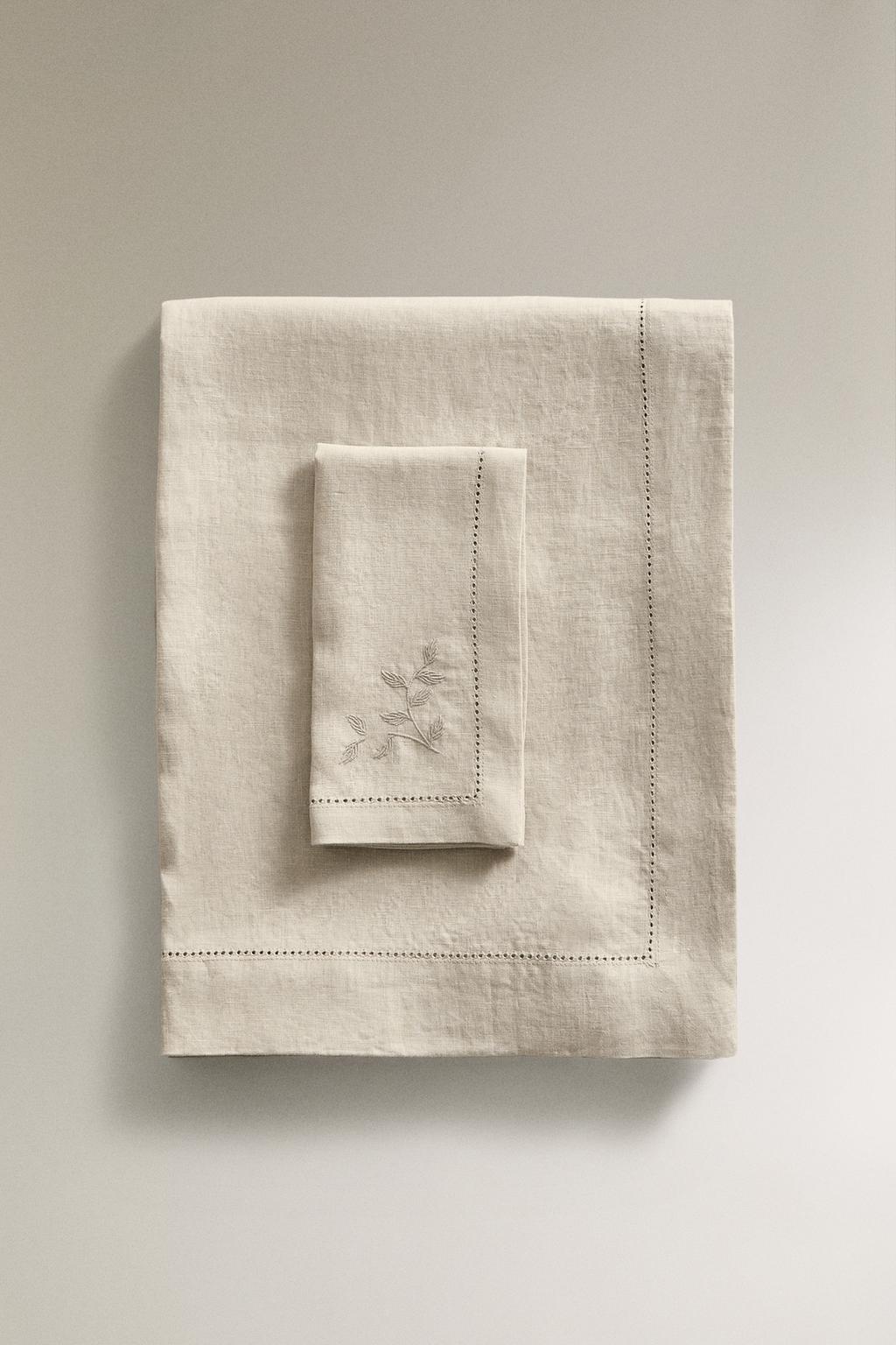 Льняной скатерть с цветочной вышивкой