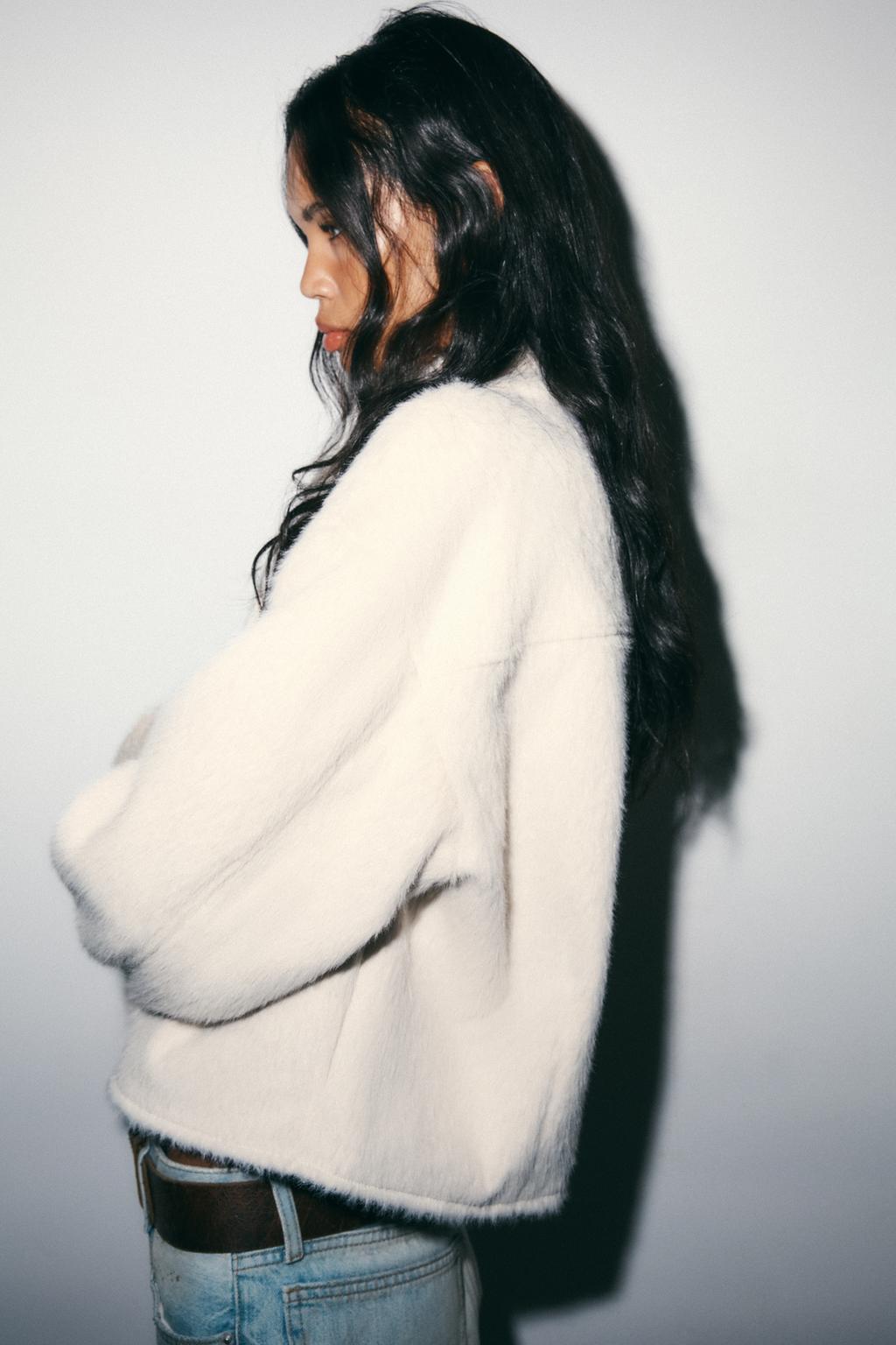 КУРТКА ИЗ ИСКУССТВЕННОГО МЕХА С ЗАПАХОМ