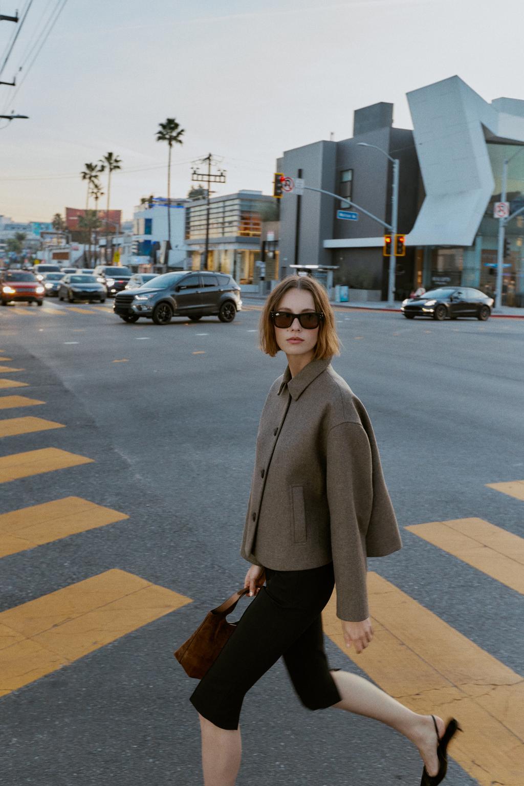 КОРОТКОЕ ПАЛЬТО ИЗ СМЕСОВОЙ ШЕРСТИ