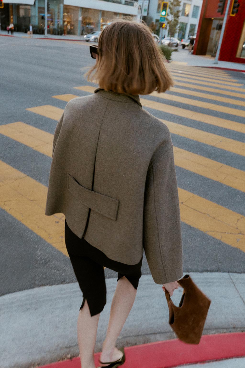 КОРОТКОЕ ПАЛЬТО ИЗ СМЕСОВОЙ ШЕРСТИ