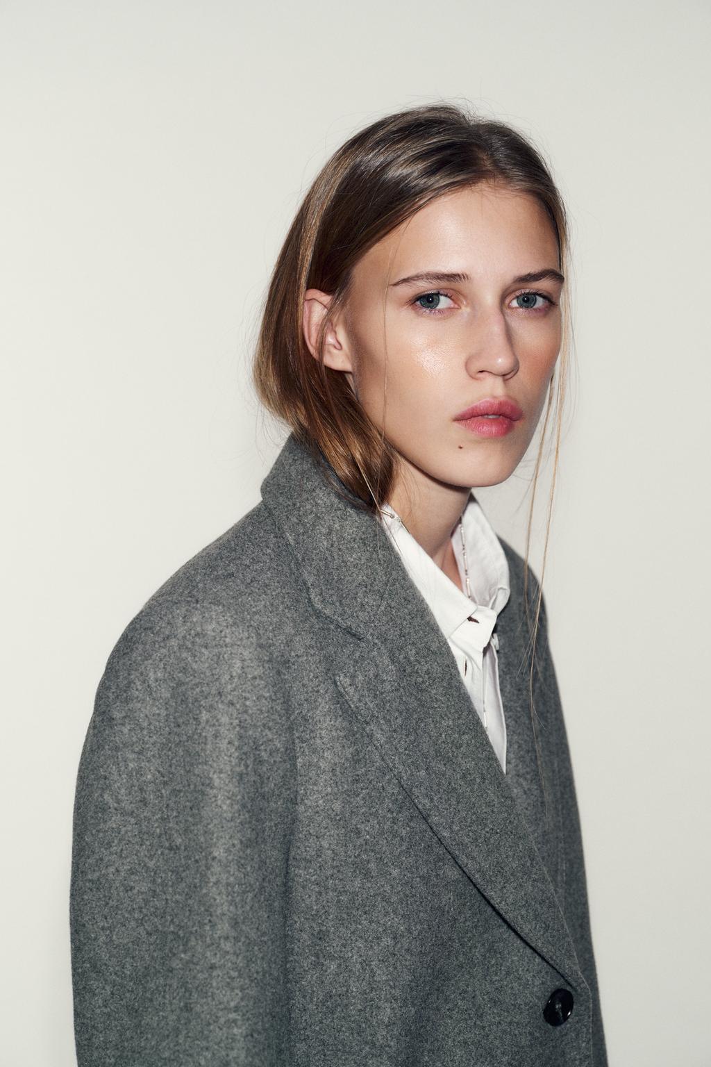 МЯГКОЕ ПАЛЬТО С ПОДПЛЕЧНИКАМИ