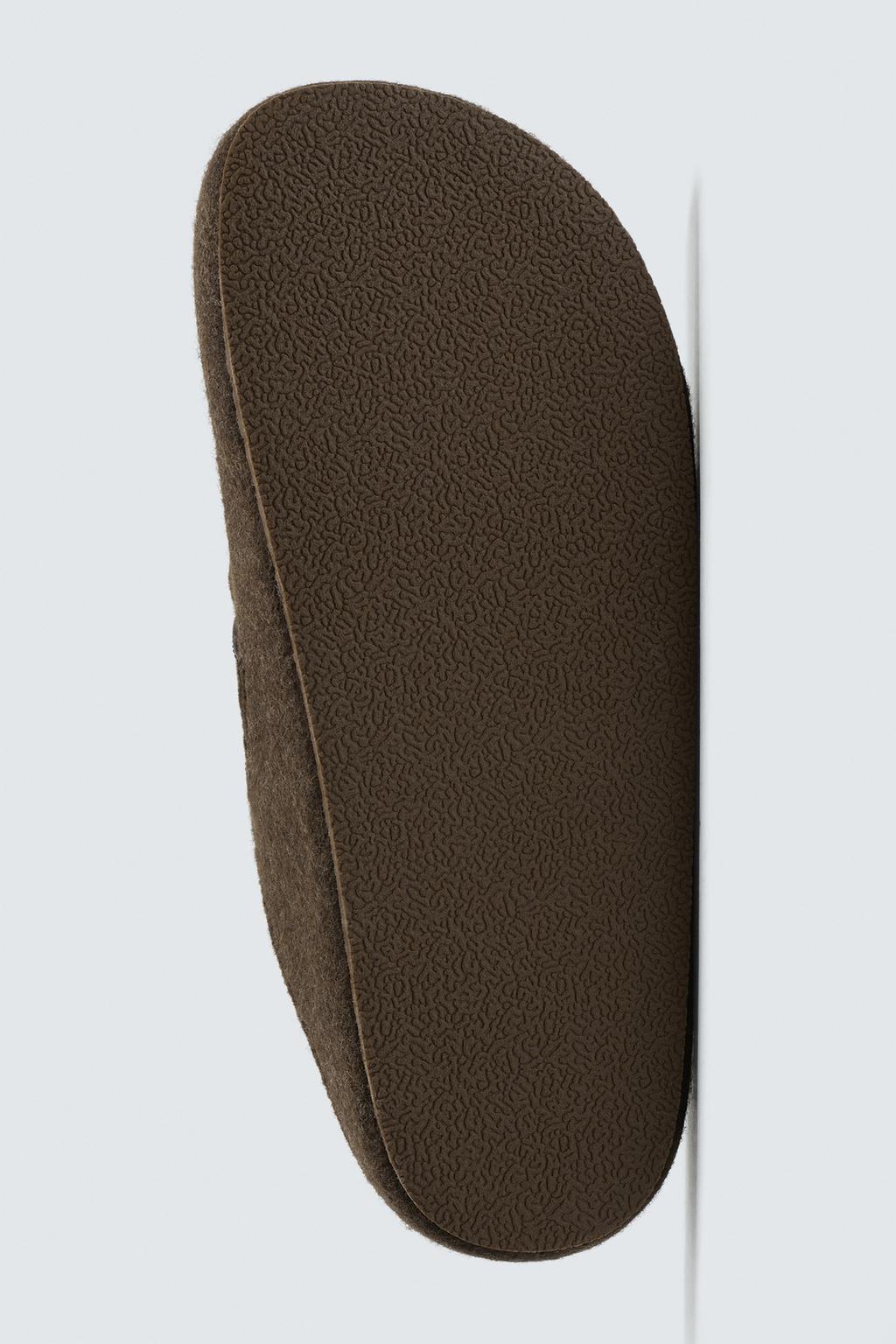 Деревянные сабо с пряжкой