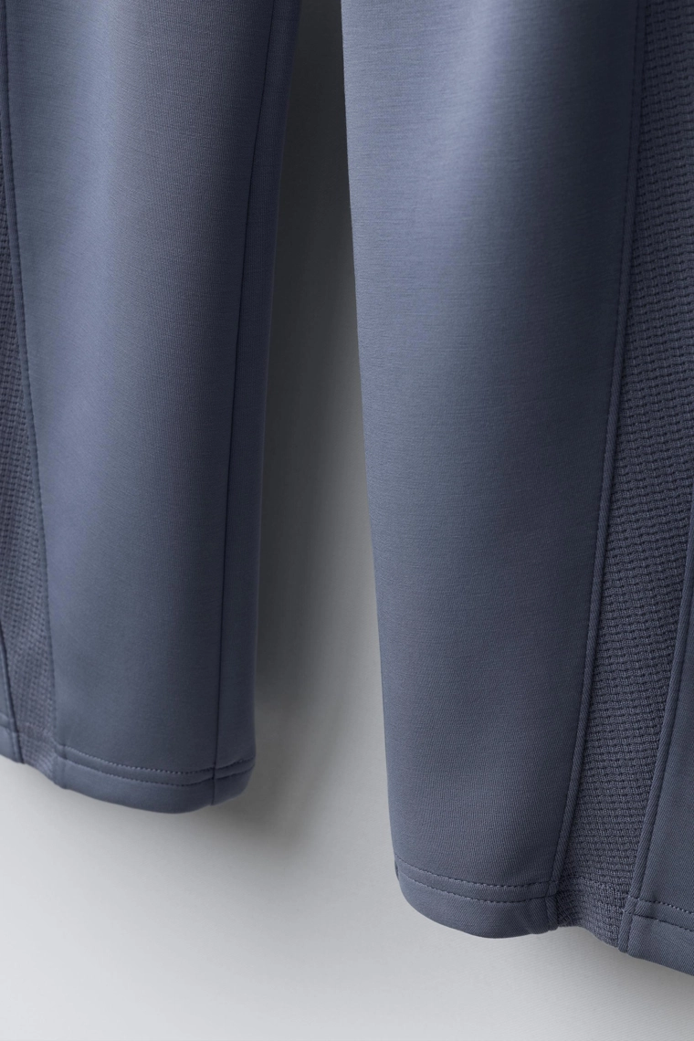 ПРЯМЫЕ СПОРТИВНЫЕ БРЮКИ С МОДАЛОМ