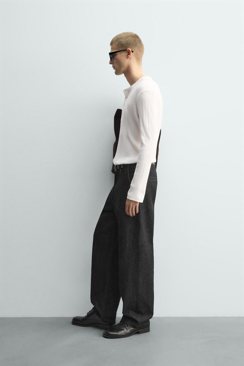 ФУТБОЛКА ИЗ РЕЛЬЕФНОЙ ТКАНИ С ВОРОТНИКОМ НА КНОПКАХ