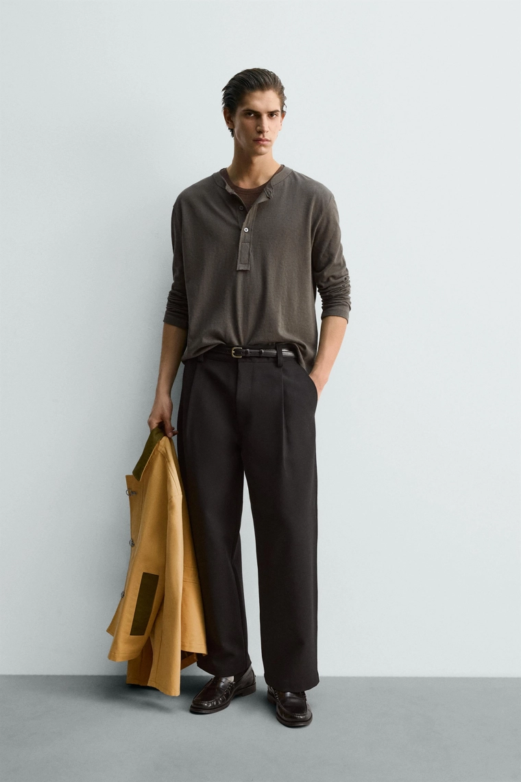 ФУТБОЛКА RELAXED FIT С ВОРОТНИКОМ НА ПУГОВИЦАХ