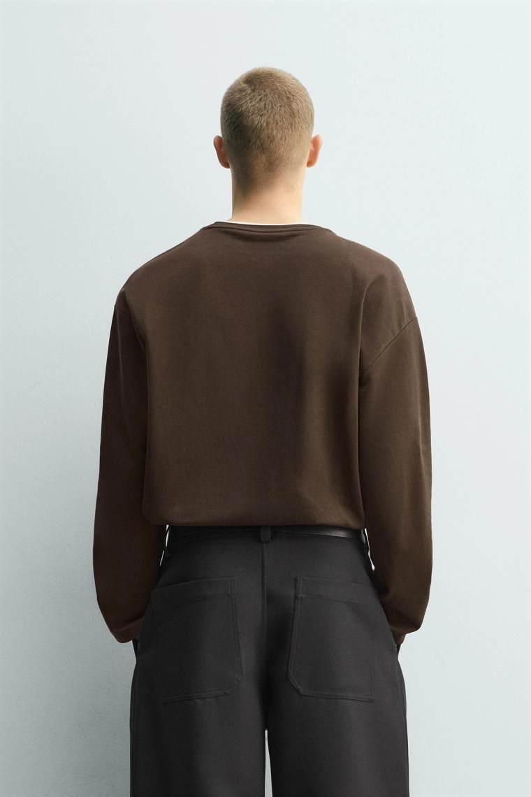 ФУТБОЛКА С ДВОЙНОЙ КОНТРАСТНОЙ ОТДЕЛКОЙ