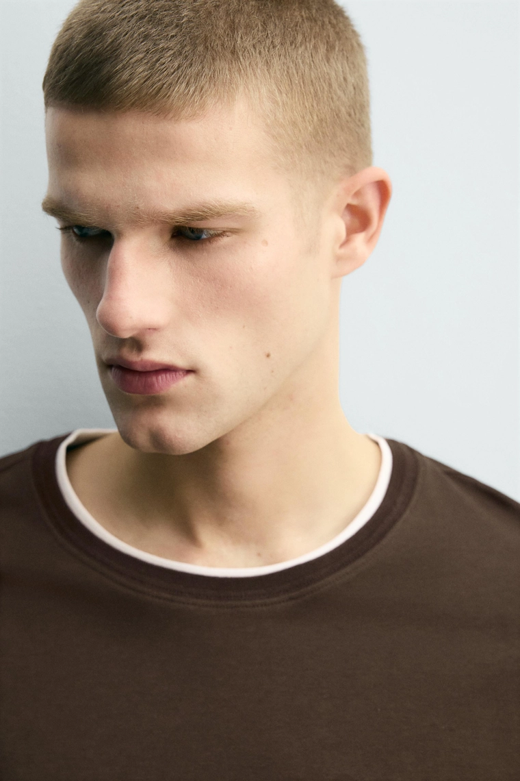 ФУТБОЛКА С ДВОЙНОЙ КОНТРАСТНОЙ ОТДЕЛКОЙ